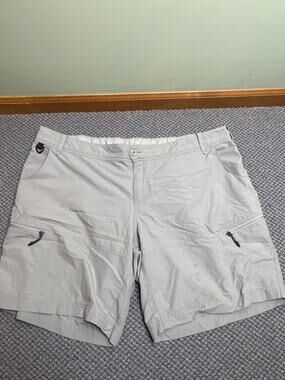Cabela's Light Gray Guidewear Shorts XXL